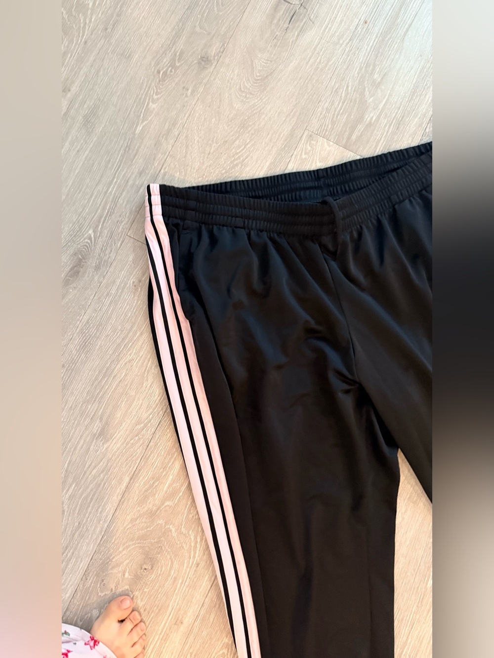 🔥$10 FINAL PRICE🔥 Adidas Three Stripe Jogger Sweatpants Black Light Pink Logo🩷 - Picture 5 of 7